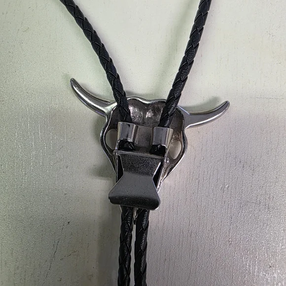 Western Style Silver Bull Skull Bolo Tie Necklace. Adjustable. - Picture 2 of 2